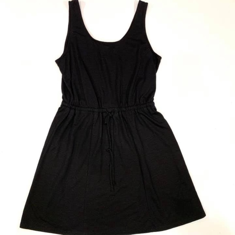 Black sleeveless short dress